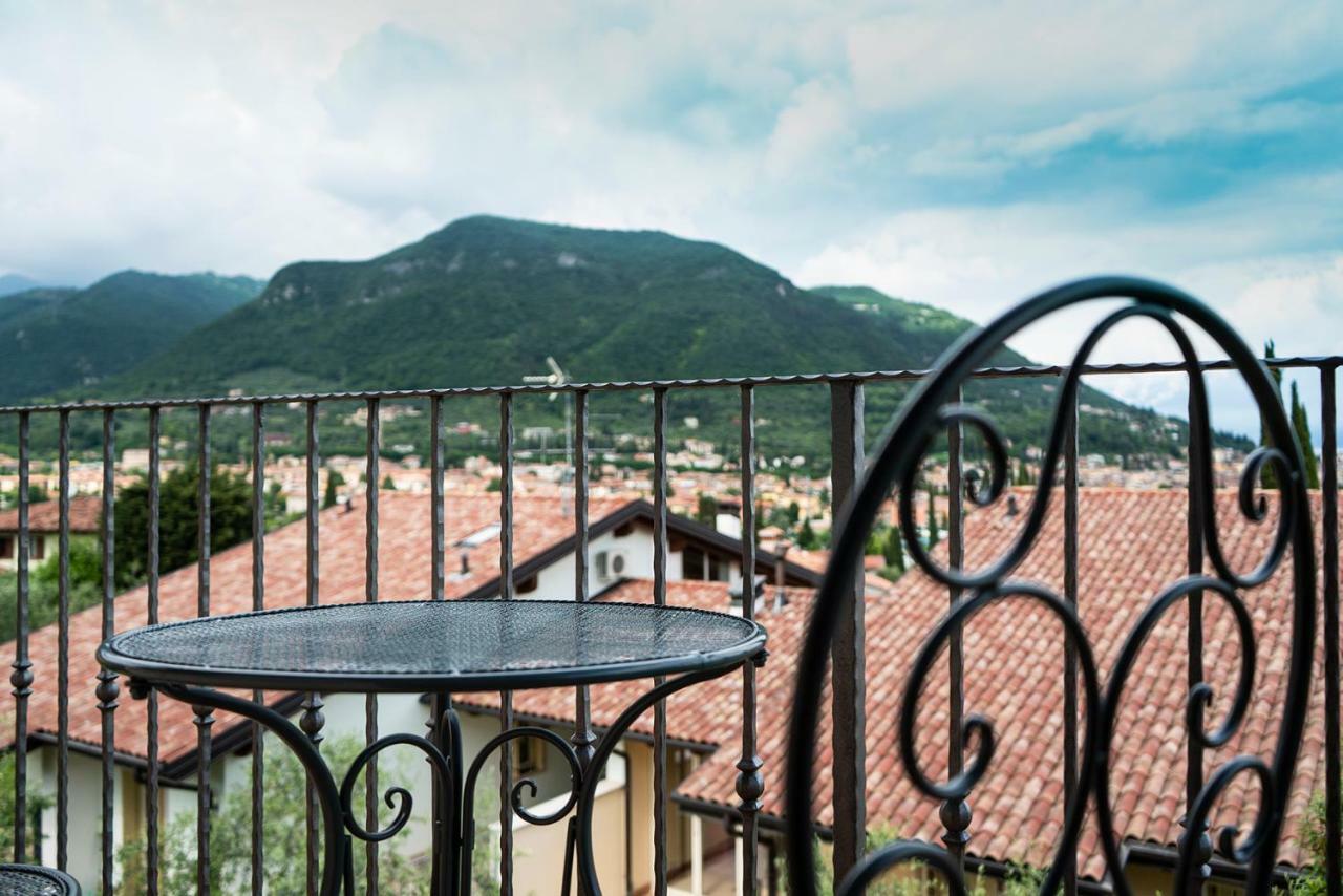 La Villa Salò Exteriör bild